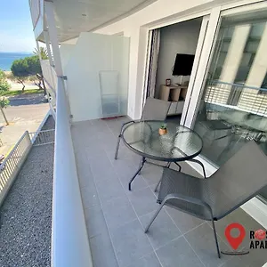 https://roses-apartments-tropical-loft.topcostabravahotels.com